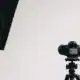 Professionelles Fotostudio mieten in Wien mit weißer Hohlkehle, Blitzanlage und Dauerlicht für Shootings